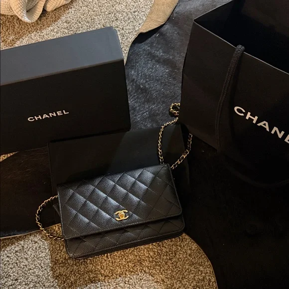 CHANEL Black Quilted Leather Crossbody Wallet with Gold Chain - Picture 8 of 8